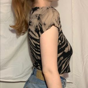 Cropped V-Neck Bleached T-Shirt